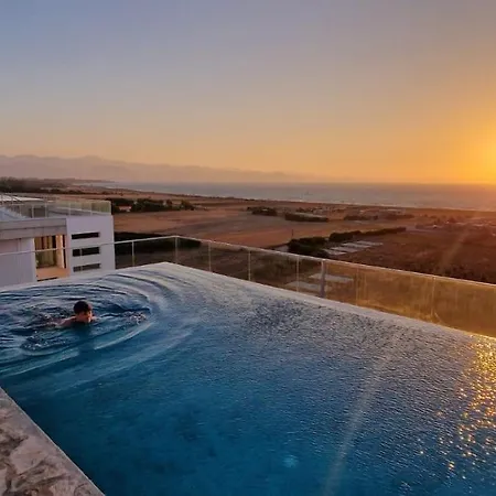 Penthouse 1 Bedroom Sleeps 4 Ghaziveran