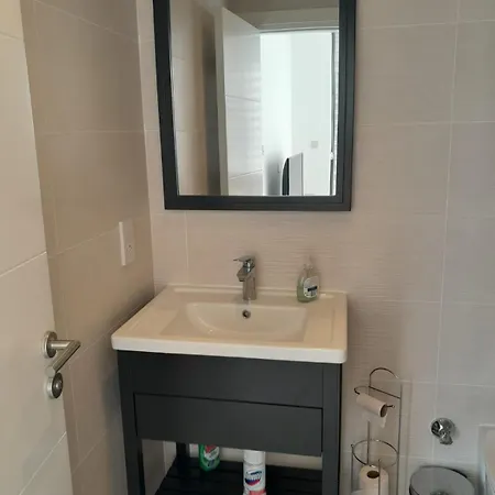 Penthouse 1 Bedroom Sleeps 4 Ghaziveran