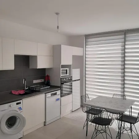Penthouse 1 Bedroom Sleeps 4 *