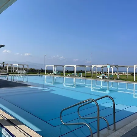 Penthouse 1 Bedroom Sleeps 4 Apartment