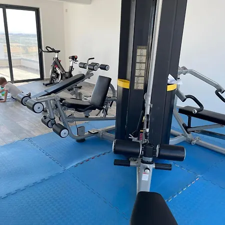 Penthouse 1 Bedroom Sleeps 4 * Ghaziveran